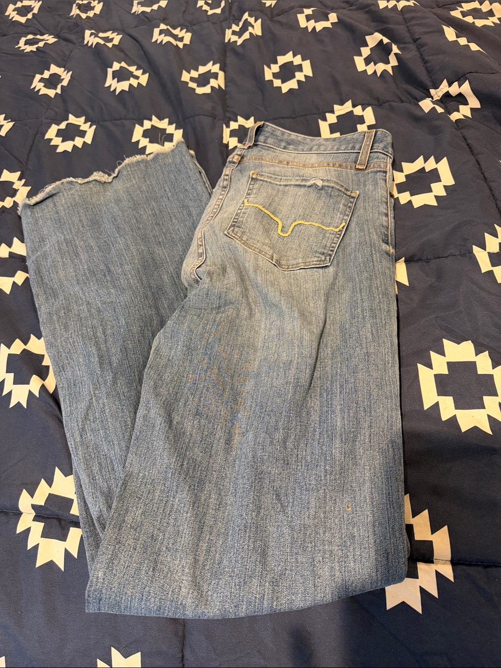 Women’s Light Blue Straight-Leg Jeans